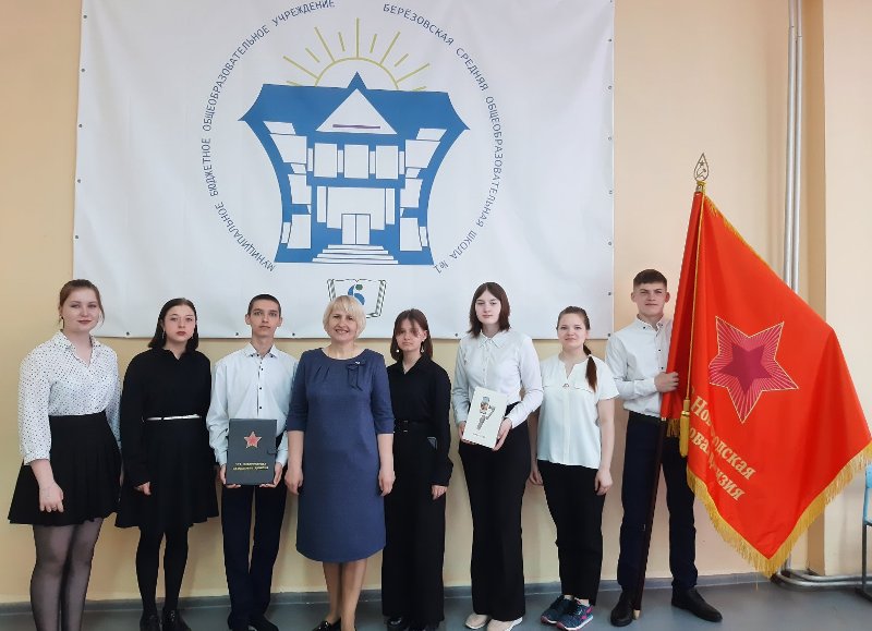 3333SAITКоманда краеведов знаменосец и руководитель БСОШ 1