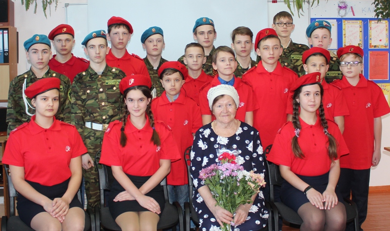 Ижбульдина и юнармейцы на сайт