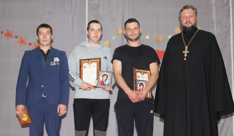 Отец Павел и Парни сжато